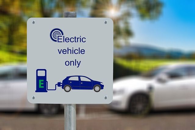 Niezawodne ładowarki do samochodów elektrycznych – jakie wybrać modele?